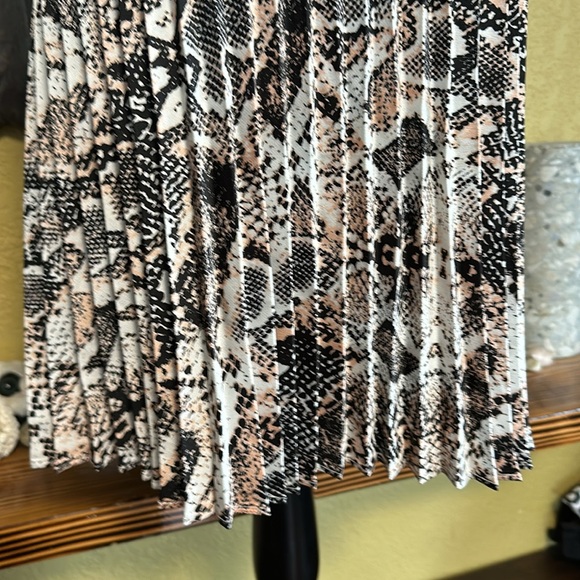 Dex Pleated Camisole Top - Picture 3 of 7